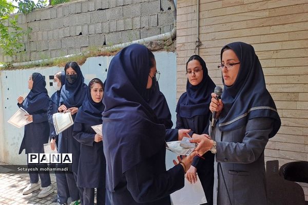 قدردانی از دانش‌آموزان برتر و فعال در مدارس رودهن