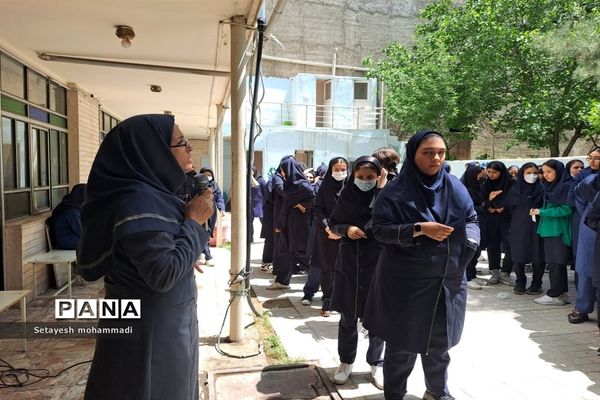 قدردانی از دانش‌آموزان برتر و فعال در مدارس رودهن