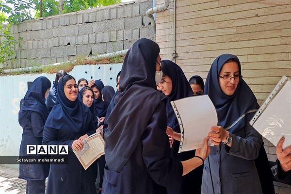 قدردانی از دانش‌آموزان برتر و فعال در مدارس رودهن