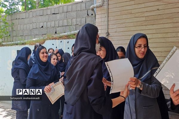 قدردانی از دانش‌آموزان برتر و فعال در مدارس رودهن