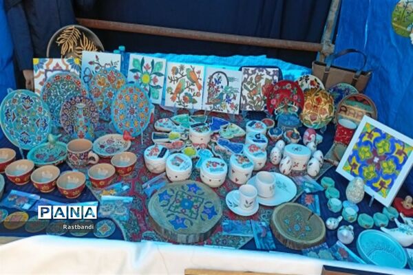 افتتاح نمایشگاه دست‌سازه‌های دانش‌آموزی هنرستان سمیه منطقه ۱۳