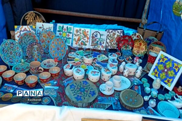افتتاح نمایشگاه دست‌سازه‌های دانش‌آموزی هنرستان سمیه منطقه ۱۳
