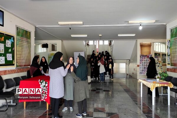 جشنواره همیار معلم ویژه دبیران و دانش‌آموزان مقطع دوره دوم متوسطه ناحیه ۳ شیراز