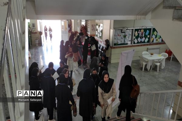 جشنواره همیار معلم ویژه دبیران و دانش‌آموزان مقطع دوره دوم متوسطه ناحیه ۳ شیراز