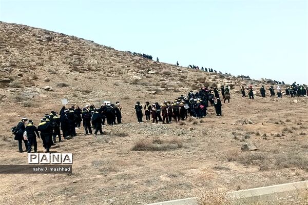 حضور‌ 700 دانش‌آموز ناحیه هفت مشهد مقدس در برنامه کوهپیمایی