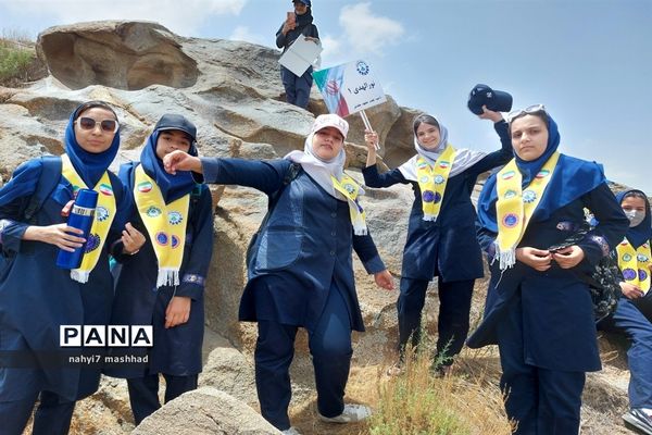 حضور‌ 700 دانش‌آموز ناحیه هفت مشهد مقدس در برنامه کوهپیمایی