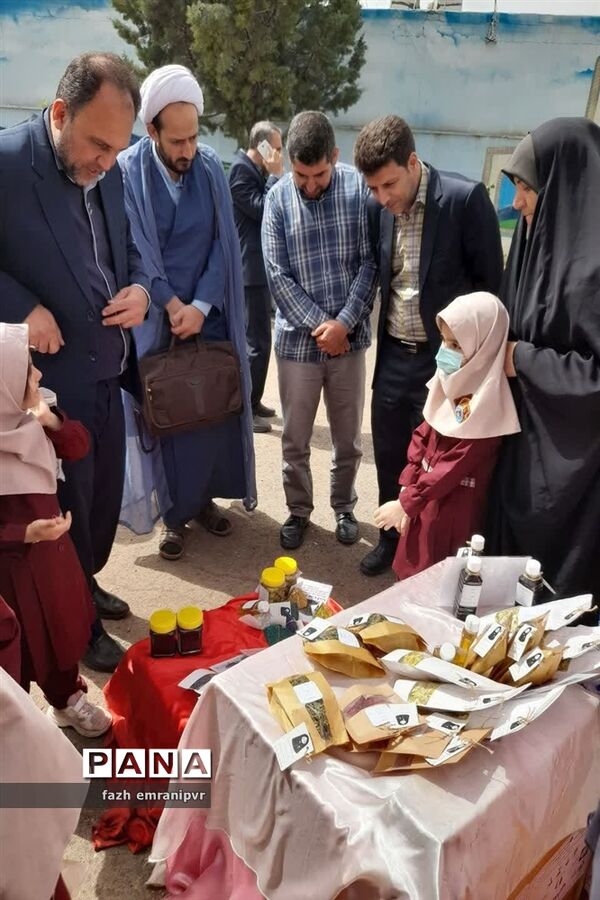برپایی نمایشگاه فعالیت‌های مهارت‌محور و تربیت‌محور در قزوین