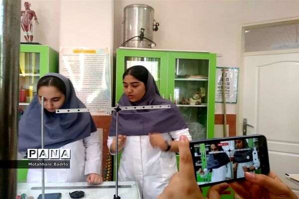 اجرای جشنواره خوارزمی محورآزمایشگاه درآموزشگاه فرزانگان اسلامشهر