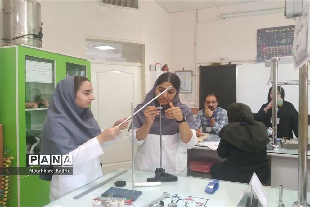 اجرای جشنواره خوارزمی محورآزمایشگاه درآموزشگاه فرزانگان اسلامشهر