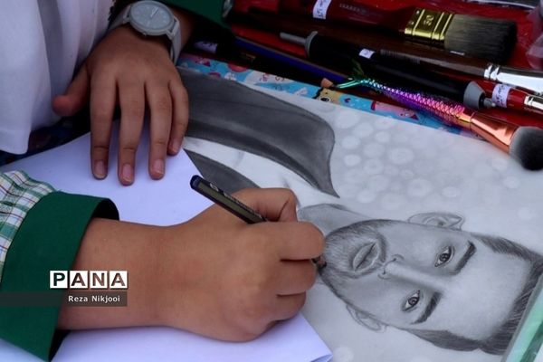 نمایشگاه آثار هنری دانش‌آموزان بهارستانی