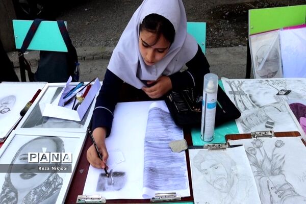 نمایشگاه آثار هنری دانش‌آموزان بهارستانی
