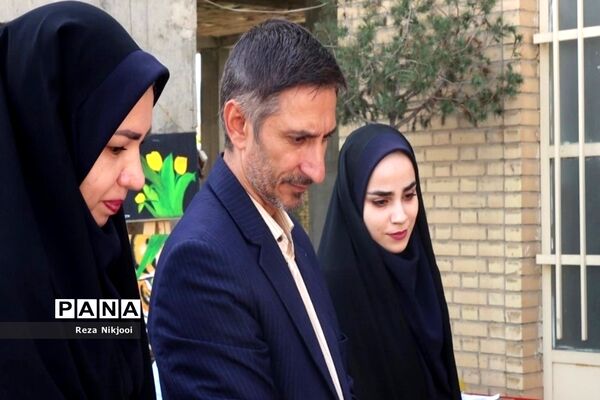 نمایشگاه آثار هنری دانش‌آموزان بهارستانی