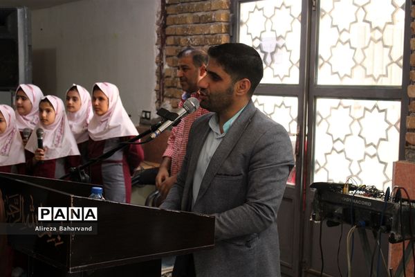 برگزاری نماز جماعت ویژه دانش‌آموزان دختر