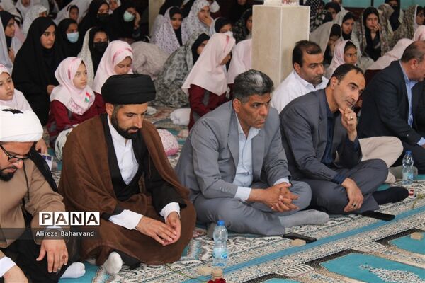 برگزاری نماز جماعت ویژه دانش‌آموزان دختر