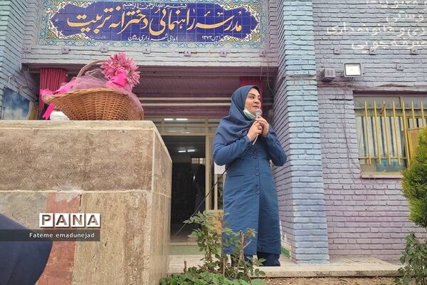 تقدیر از دانش‌آموزان برتر در مدارس رودهن در آخرین روزهای سال تحصیلی