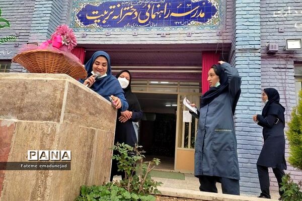 تقدیر از دانش‌آموزان برتر در مدارس رودهن در آخرین روزهای سال تحصیلی