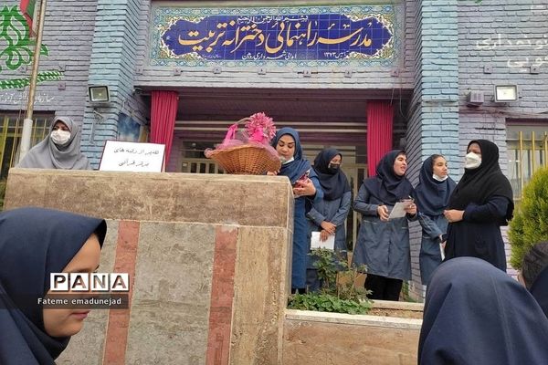 تقدیر از دانش‌آموزان برتر در مدارس رودهن در آخرین روزهای سال تحصیلی