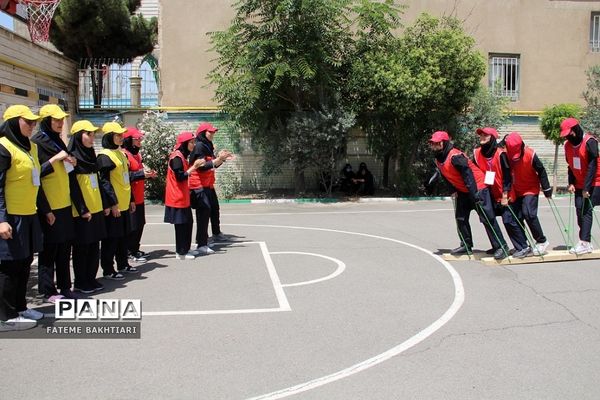 جشن روز دختر در دبیرستان حضرت زینب(س) ناحیه یک شهرری