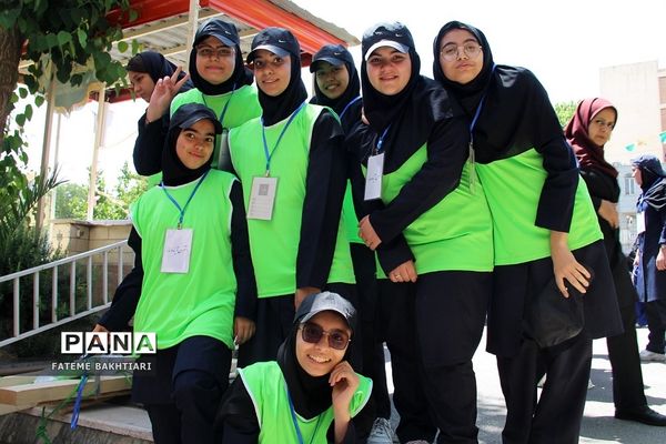 جشن روز دختر در دبیرستان حضرت زینب(س) ناحیه یک شهرری