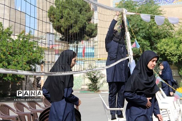 جشن روز دختر در دبیرستان حضرت زینب(س) ناحیه یک شهرری