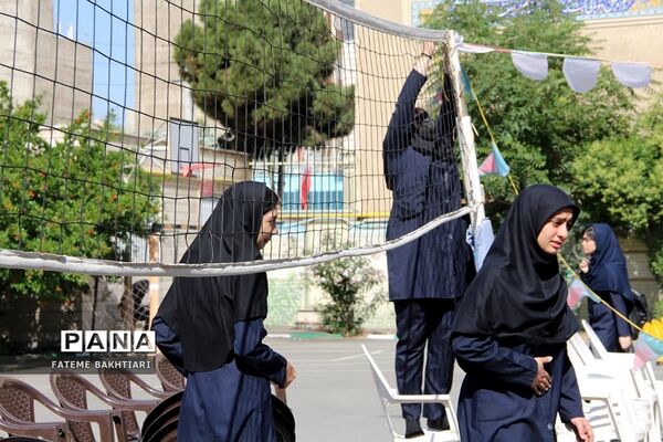 جشن روز دختر در دبیرستان حضرت زینب(س) ناحیه یک شهرری