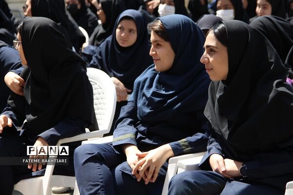 جشن روز دختر در دبیرستان حضرت زینب(س) ناحیه یک شهرری