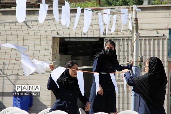 جشن روز دختر در دبیرستان حضرت زینب(س) ناحیه یک شهرری