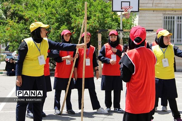 جشن روز دختر در دبیرستان حضرت زینب(س) ناحیه یک شهرری