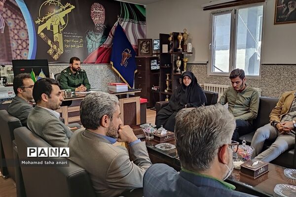 دیدار هم‌اندیشی شورای بسیج فرهنگیان و دانش‌آموزی با فرمانده حوزه مقاومت رودهن