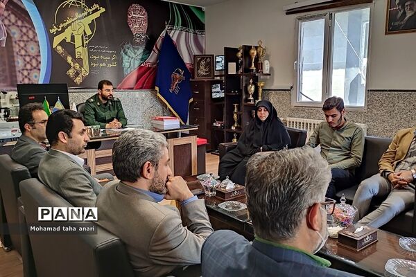 دیدار هم‌اندیشی شورای بسیج فرهنگیان و دانش‌آموزی با فرمانده حوزه مقاومت رودهن