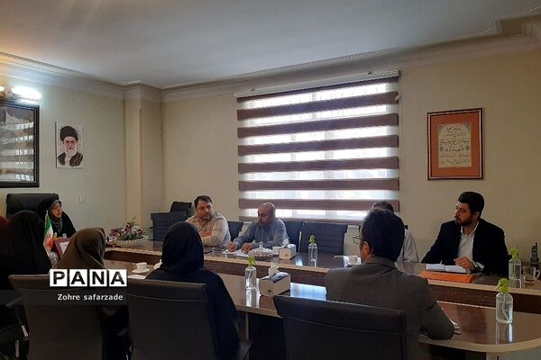 برگزاری کارگروه میزکار رتبه‌بندی معلمان در آموزش و پرورش رودهن