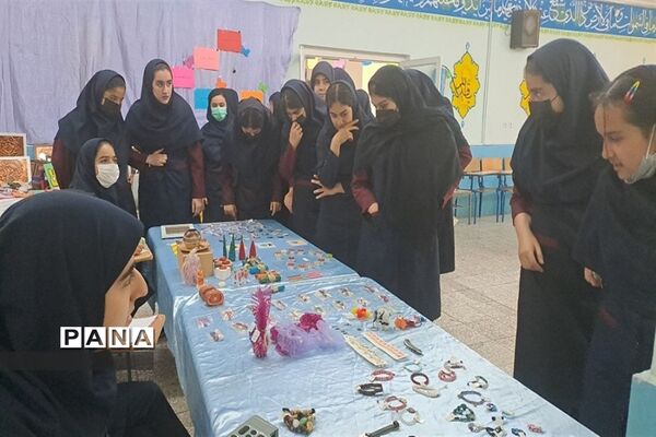 برگزاری نمایشگاه کار و فناوری  دبیرستان سیزده آبان ناحیه یک کرج