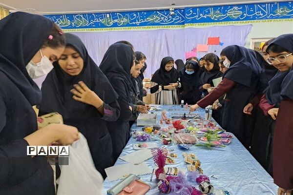 برگزاری نمایشگاه کار و فناوری  دبیرستان سیزده آبان ناحیه یک کرج