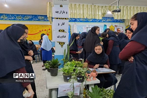 برگزاری نمایشگاه کار و فناوری  دبیرستان سیزده آبان ناحیه یک کرج