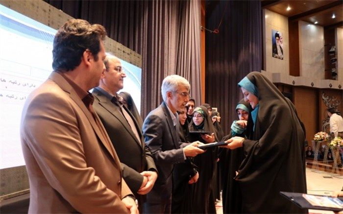 ‌23 دانش‌آموز دختر البرزی در جشن بزرگ دختر ایران تجلیل شدند