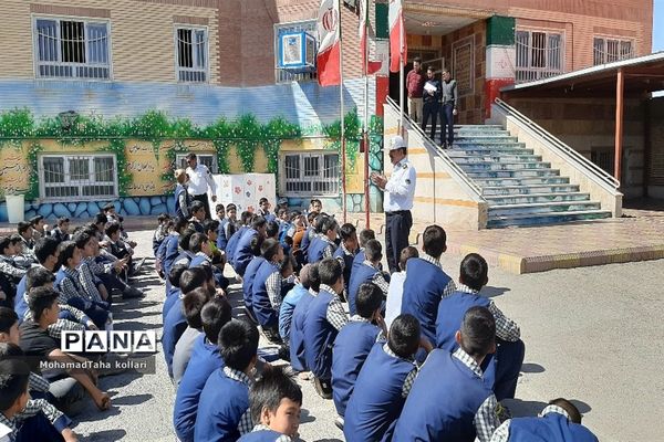 آموزش قوانین راهنمایی و رانندگی در دبستان الجواد