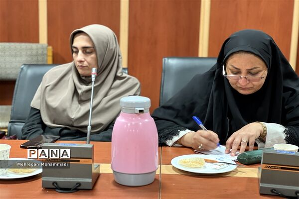 نشست صمیمانه عوامل ستادی و اجرایی جشن سالروز تاسیس سازمان دانش‌آموزی