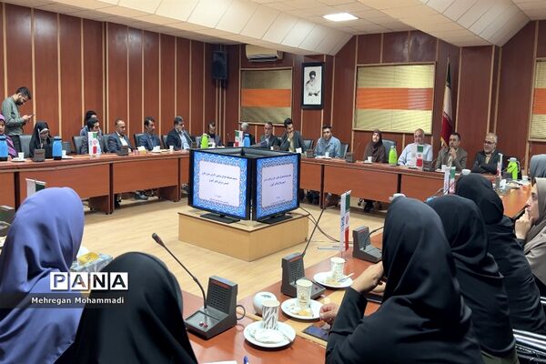 نشست صمیمانه عوامل ستادی و اجرایی جشن سالروز تاسیس سازمان دانش‌آموزی