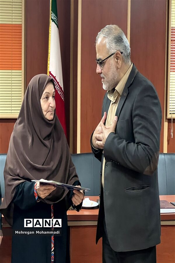 نشست صمیمانه عوامل ستادی و اجرایی جشن سالروز تاسیس سازمان دانش‌آموزی