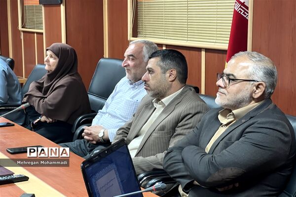 نشست صمیمانه عوامل ستادی و اجرایی جشن سالروز تاسیس سازمان دانش‌آموزی