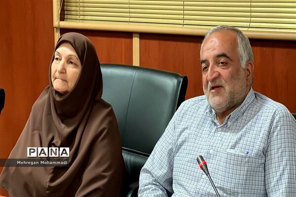 نشست صمیمانه عوامل ستادی و اجرایی جشن سالروز تاسیس سازمان دانش‌آموزی