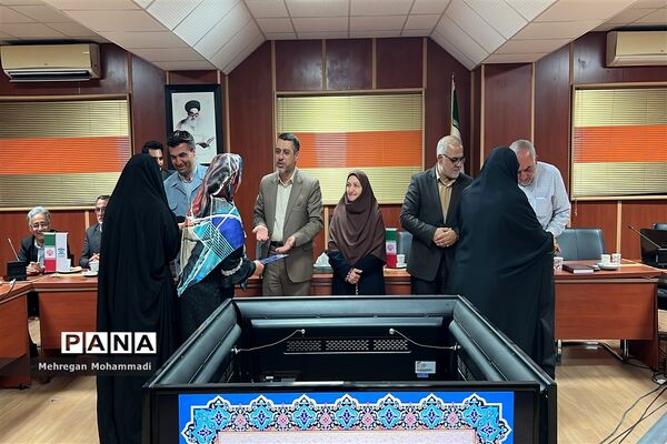نشست صمیمانه عوامل ستادی و اجرایی جشن سالروز تاسیس سازمان دانش‌آموزی