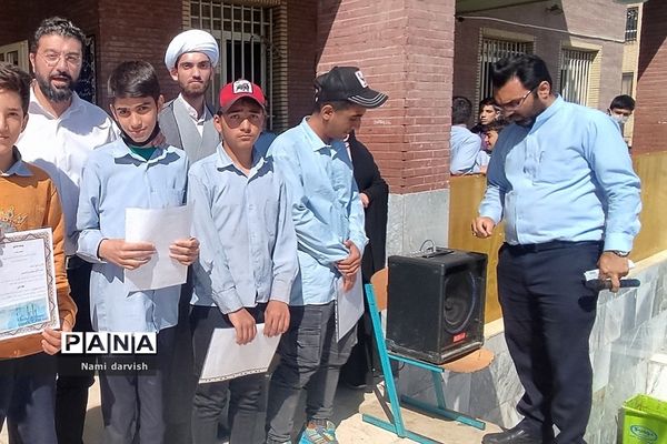 تقدیر از دانش‌آموزان و دبیران در دبیرستان امام علی(ع)۲_رودهن