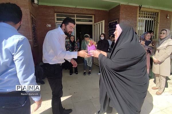 تقدیر از دانش‌آموزان و دبیران در دبیرستان امام علی(ع)۲_رودهن