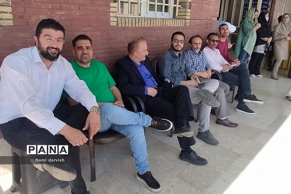 تقدیر از دانش‌آموزان و دبیران در دبیرستان امام علی(ع)۲_رودهن