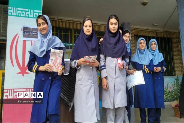 گرامیداشت هفته کرامت و تقدیر از دانش‌‌آموزان فعال نماز و مسابقات قرآنی مدرسه شایستگان ملارد