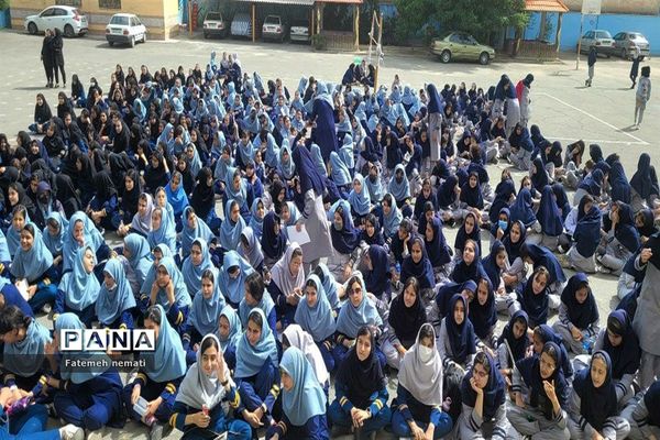 گرامیداشت هفته کرامت و تقدیر از دانش‌‌آموزان فعال نماز و مسابقات قرآنی مدرسه شایستگان ملارد