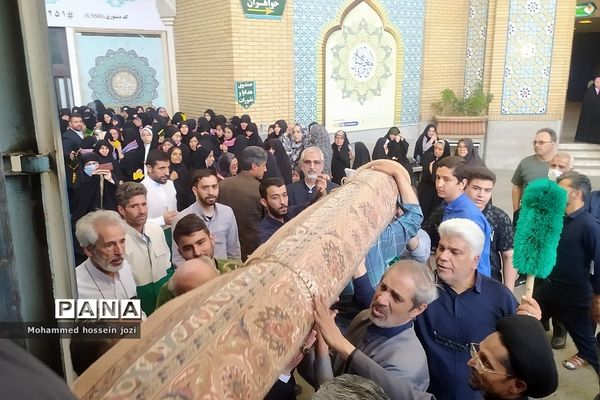 اهدای ۱۶۰۰ متر فرش دستباف به حرم حضرت معصومه (س)