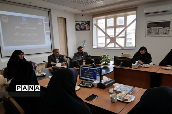 نشست هم‌اندیشی نخبگان دانش‌آموزی آموزش و پرورش ناحیه۶ به مناسبت روز دختر