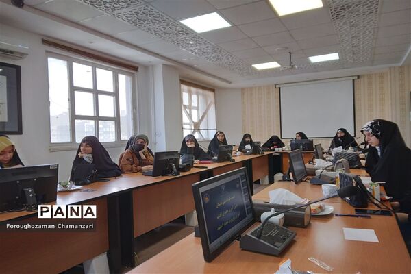 نشست هم‌اندیشی نخبگان دانش‌آموزی آموزش و پرورش ناحیه۶ به مناسبت روز دختر